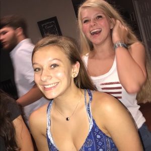 Meet your Posher, Elizabeth